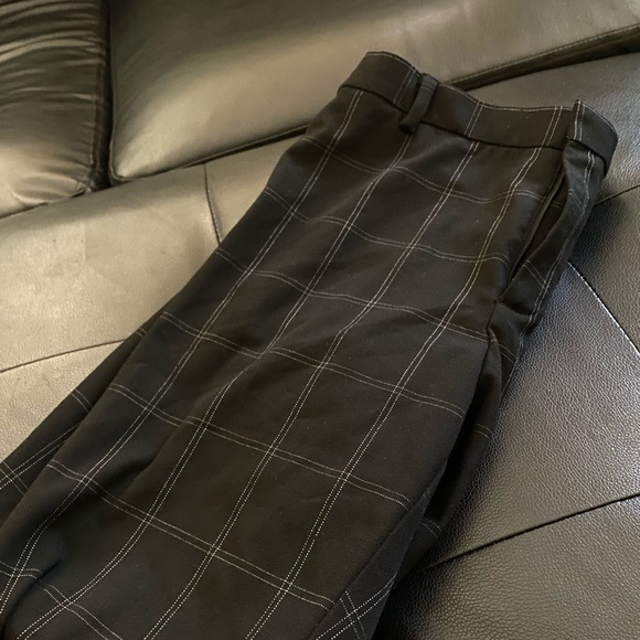 H&M Skinny Fit Dress Pants Strips design - Picture 2 of 5